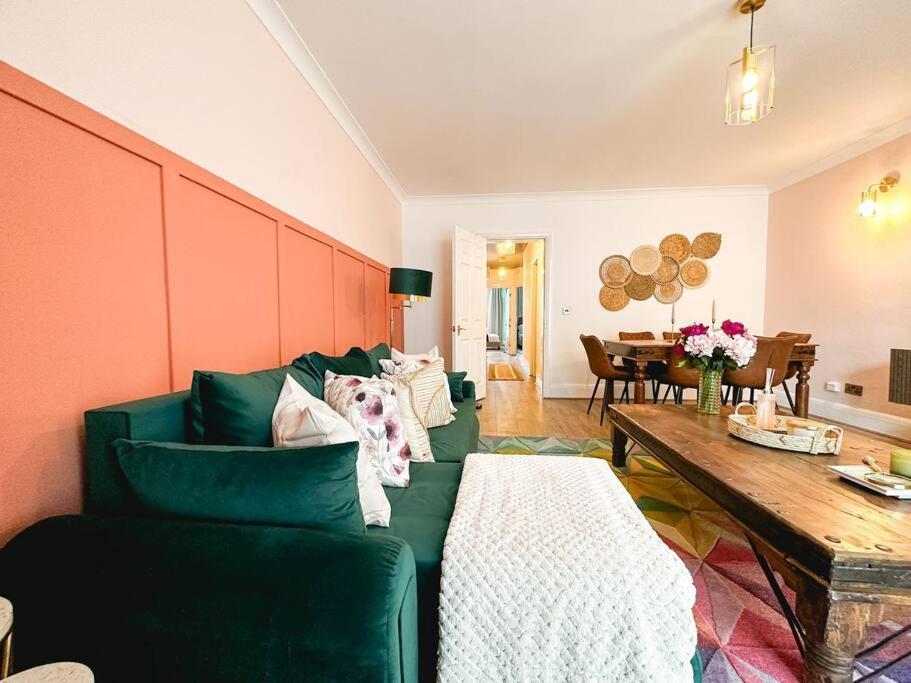 Charming Spacious 2Br Flat Near Station Plus Parking London Exterior photo
