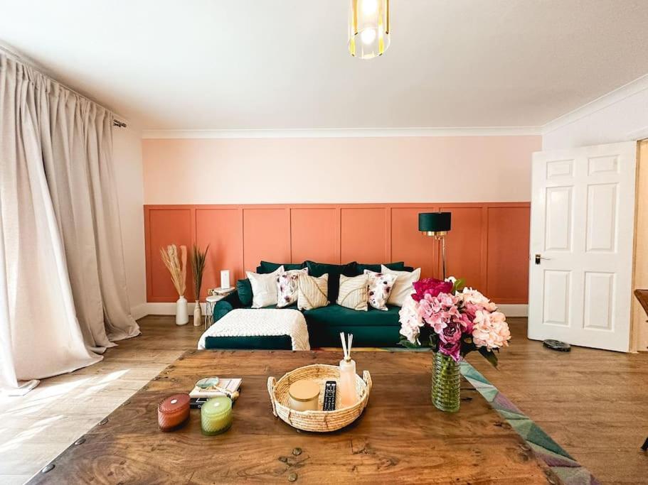 Charming Spacious 2Br Flat Near Station Plus Parking London Exterior photo